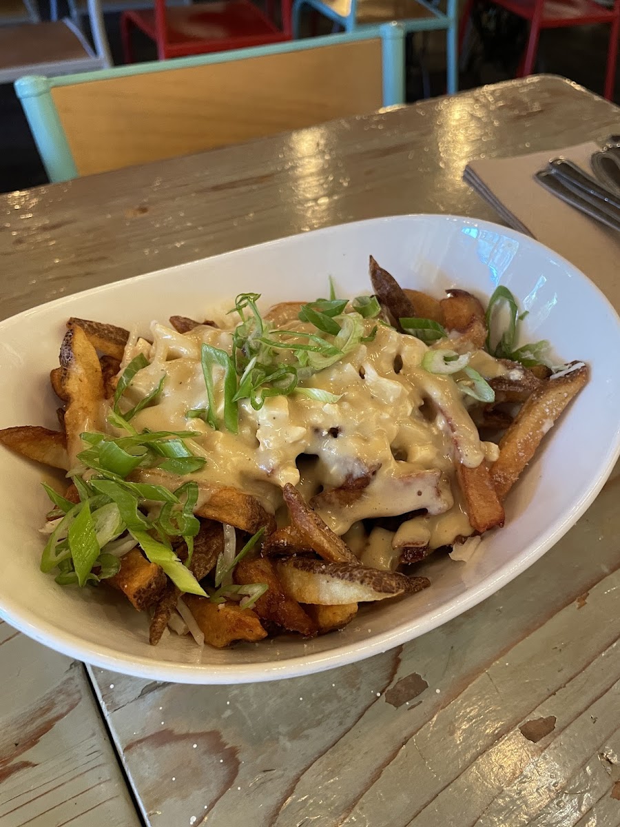 Gluten free and vegan poutine