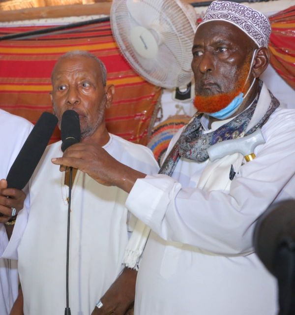 Sultan Dekhow Sambul of the Awdhaq clan announces Governor Ali Korane as the community's sole candidate for the Garissa governorship seat in 2022 elections.