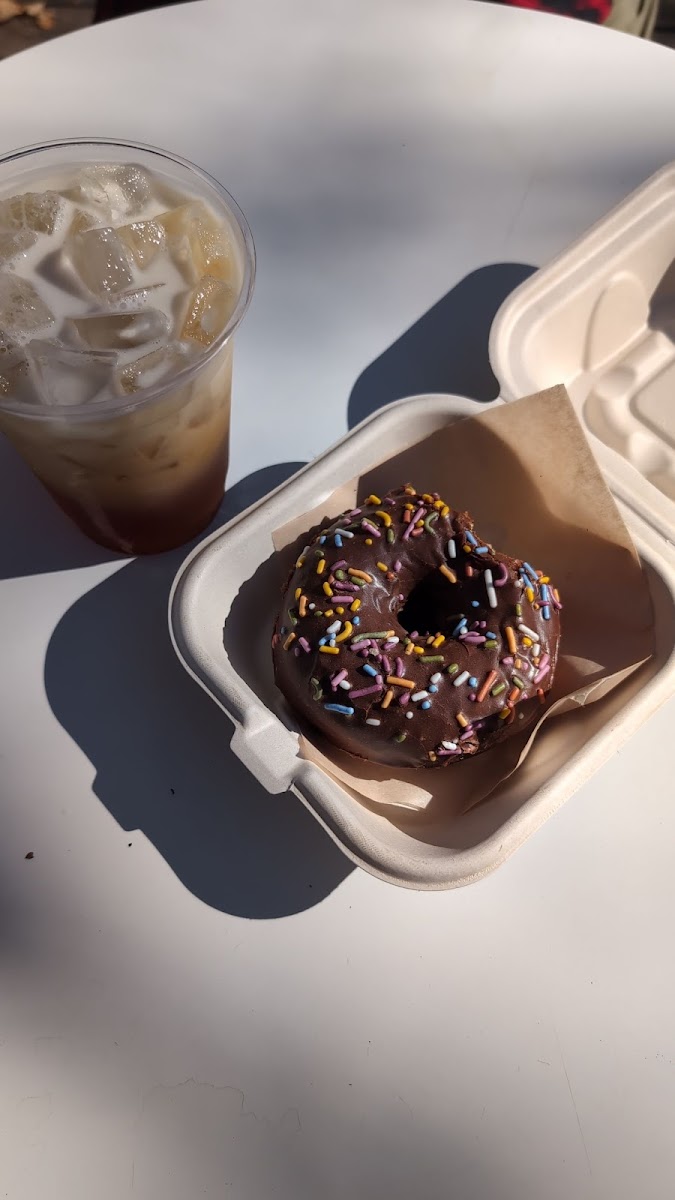 Cholate donut and thai ice tea