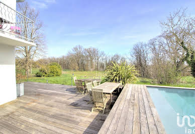 Maison avec piscine et terrasse 4