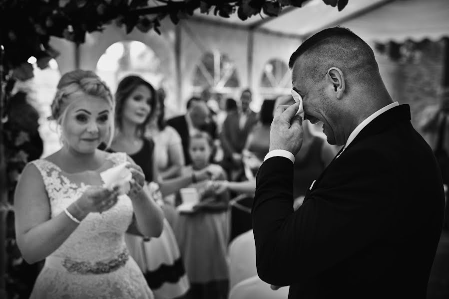 Wedding photographer Artur Kuźnik (arturkuznik). Photo of 3 April 2018