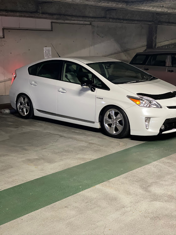 プリウスのUS気取り🤫・ママさんお買い物車・パチモンUSヘッドに関するカスタム事例の投稿画像2枚目