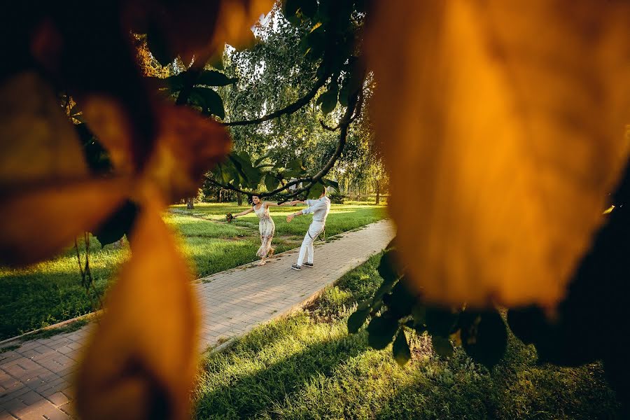 Fotógrafo de casamento Evgeniy Kryuchkov (maldovanov). Foto de 17 de agosto 2015