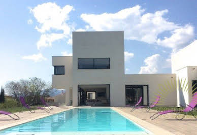 House with pool and terrace 4