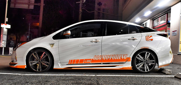 プリウスの次は車高・車高さげたい・弄りだしたら止まらない・ホイールも変えたい・一緒に写真撮りましょうに関するカスタム事例の投稿画像3枚目