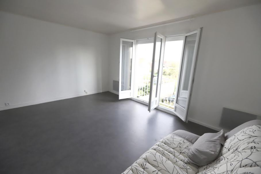 Location meublée appartement 1 pièce 28 m² à Les Mureaux (78130), 650 €