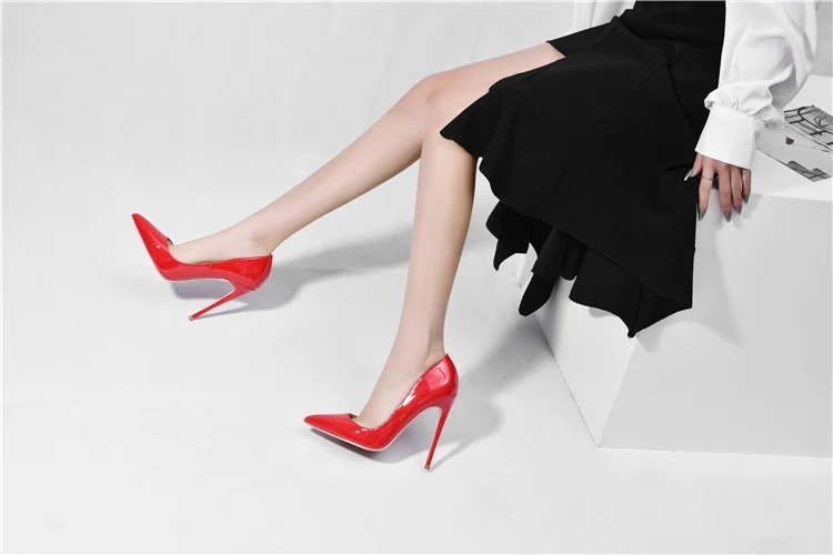 Title 27, Décolleté stiletto in vernice nera taglia grand...