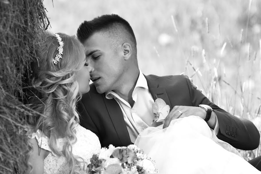 Wedding photographer Fotografika Fotografika (adriantirsogoiu). Photo of 19 April 2017