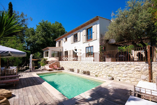 House with pool 2