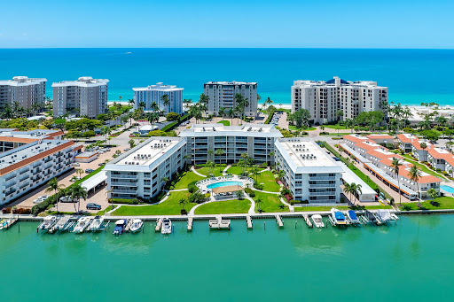 Property purchase in Naples (United States) - Residential buildings with marina and ocean
