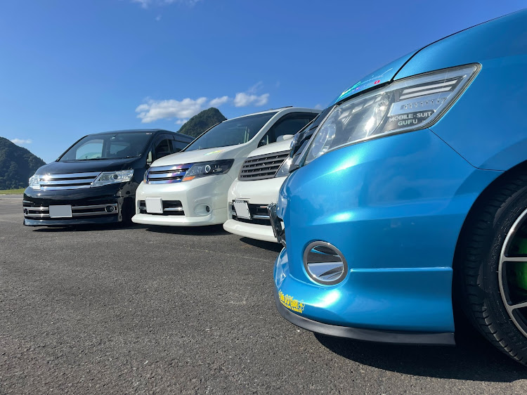 セレナの連投スミマセン☺️・密会❣️撮影〜・シェリルさんのお庭・楽しい時間はあっという間・シェリルさんありがとうです❣️に関するカスタム事例の投稿画像5枚目