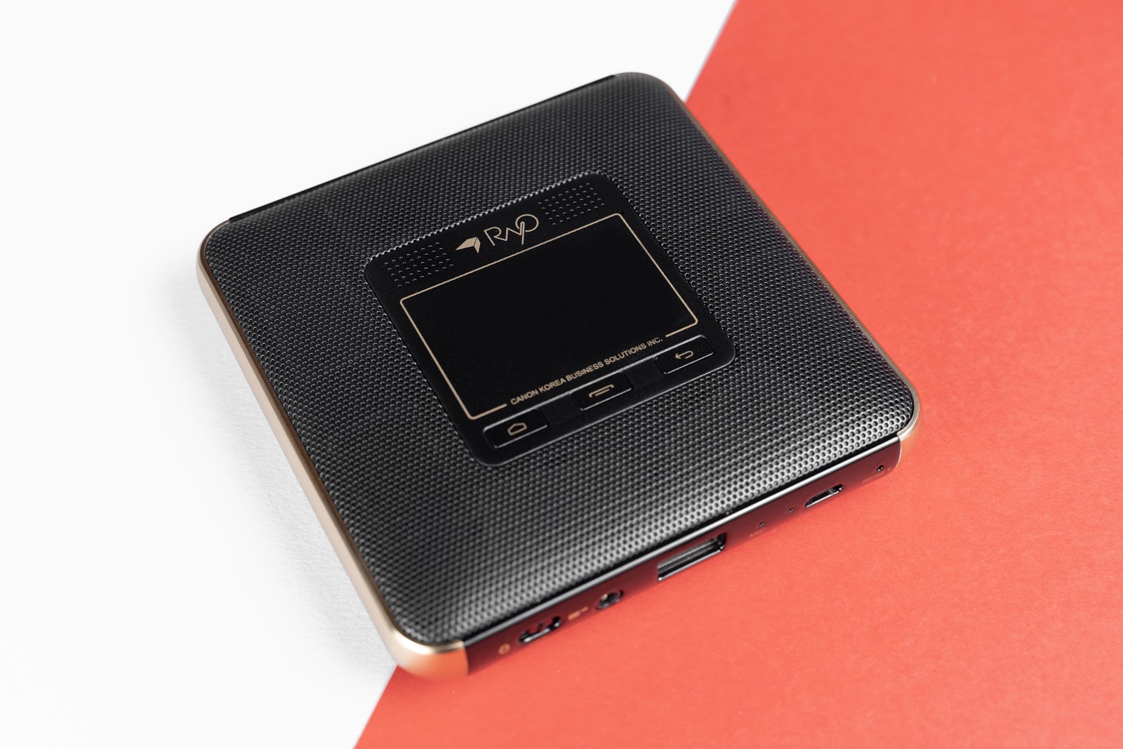 Canon Rayo S1 Mini Projector Review: Projecting Small Margins