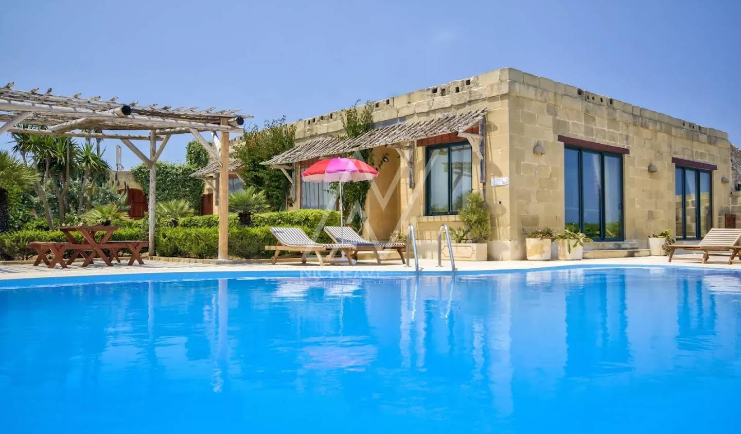 House with pool Kerċem