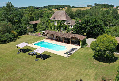 Maison avec piscine et jardin 5