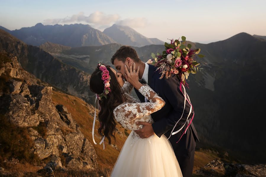 Jurufoto perkahwinan Anna Śmietana (annartstudio). Foto pada 24 Julai 2022