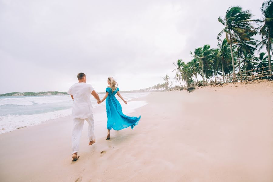 Fotógrafo de casamento Aleksey Kryuchkov (ak13). Foto de 27 de dezembro 2015