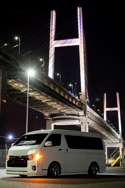 ハイエースバンの橋と愛車・ハイエース200系・景色最高・夜景撮影・夜景と愛車に関するカスタム事例の投稿画像1枚目
