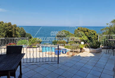 Villa avec piscine en bord de mer 11