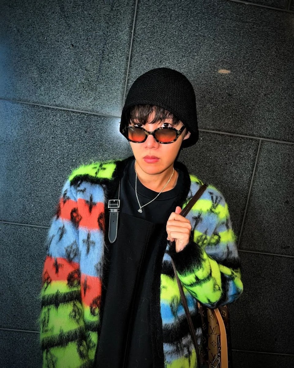 BTS's J-Hope Gains Attention For His Impressive Airport Fashion - Koreaboo