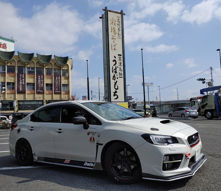 WRX S4のイージーリップ裂けました・ドライビンググローブ・車高調に関するカスタム事例の投稿画像2枚目