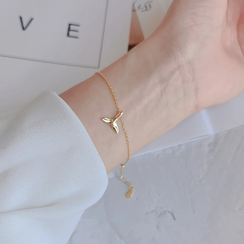 Vrouwen Sterling Zilver Simple Fishtail Armband, een elegante en subtiele armband die je pols verfraait en perfect is voor dagelijks gebruik.