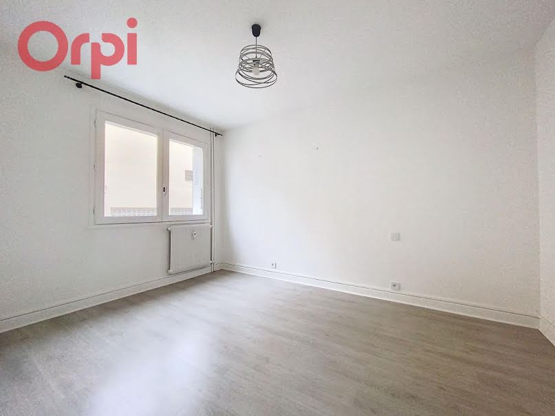 Location  appartement 3 pièces 66 m² à Vichy (03200), 660 €