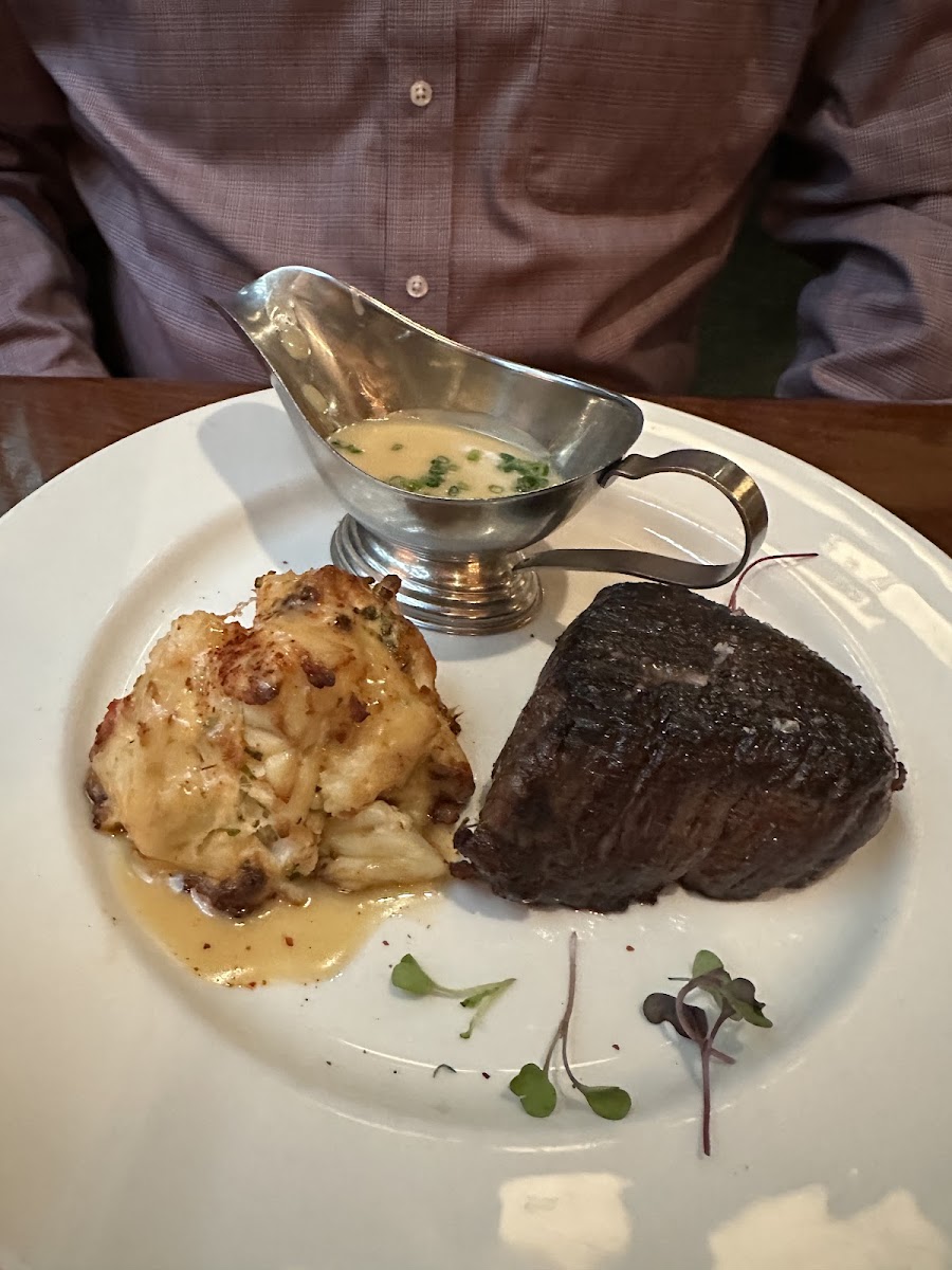 Filet mignon with lobster crab cake