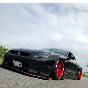 NISSAN GT-R