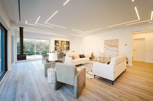 Villa avec piscine et jardin 2