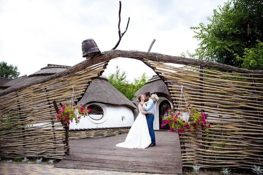 Wedding photographer Olga Manokhina (fotosens). Photo of 12 May 2020