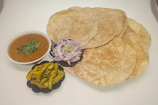 Punjabi Chole [500 Ml] With 6 Bhature And Salad