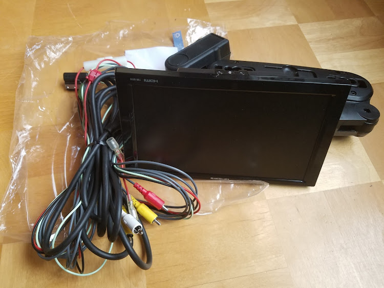 ハイエースバンのハイエース・TVM-W910・モニター取付・リヤモニターに関するカスタム事例の投稿画像2枚目