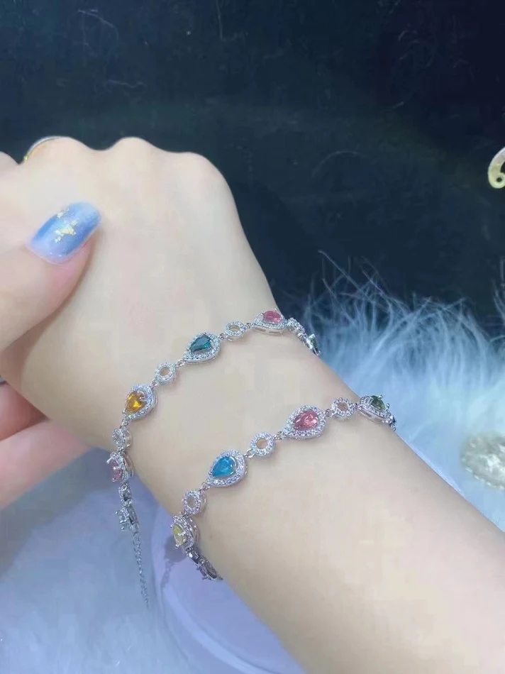 Natuurlijke Toermalijn Armband in Snoepkleuren. Bevordert Energie en Welzijn. Een stijlvol accessoire voor dagelijks gebruik.