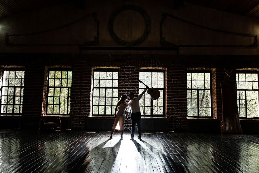 Wedding photographer Vitaliy Ushakov (ushakovitalii). Photo of 5 April 2020