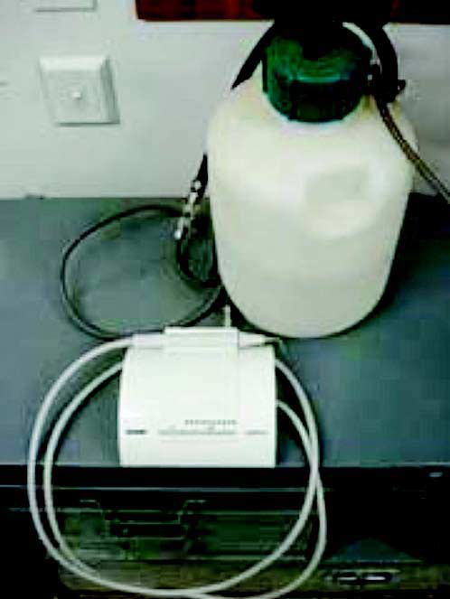 Piezoelectric ultrasonic scaler and pressurized water tank