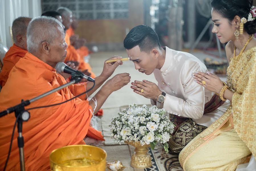 Fotógrafo de bodas Apisit Ardpueng (baanbeefoto). Foto del 31 de agosto 2020