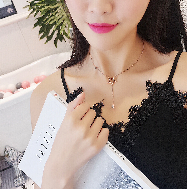 Zircon five-pointed star short clavicle chain temperament rose gold titanium steel fashion tassel size star necklace fem