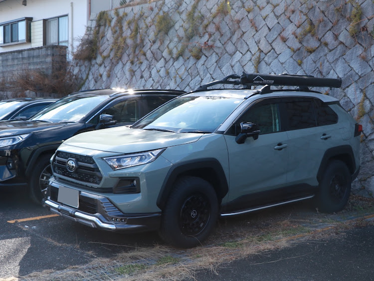 RAV4のrav4adventure・ブラックライノ　フジ・TOYOタイヤ・オープンカントリーA/TⅢ・宮島に関するカスタム事例の投稿画像1枚目
