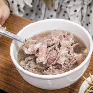 助仔牛肉湯