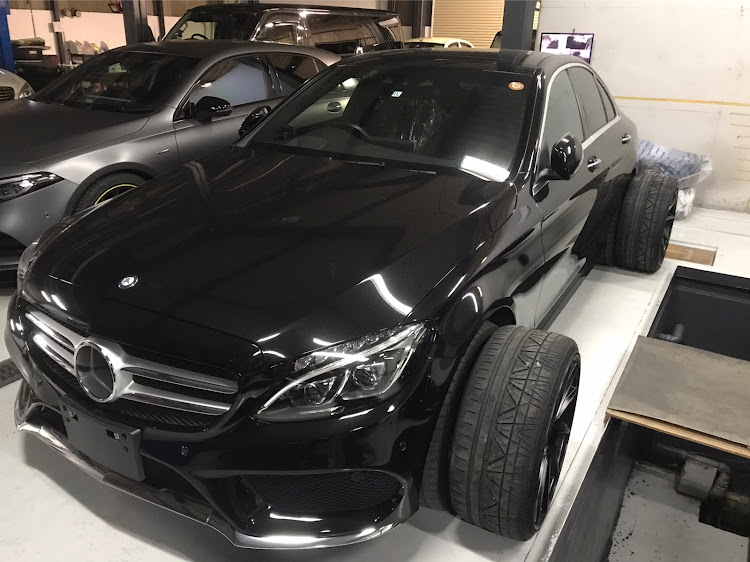 Cクラス セダンのW205・納車待ち・ホイール交換・お洒落は足元から・CVTに関するカスタム事例の投稿画像2枚目