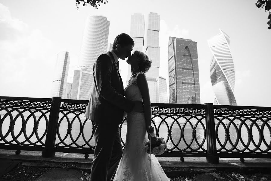 結婚式の写真家Sveta Obolenskaya (svetavesna)。2016 9月29日の写真