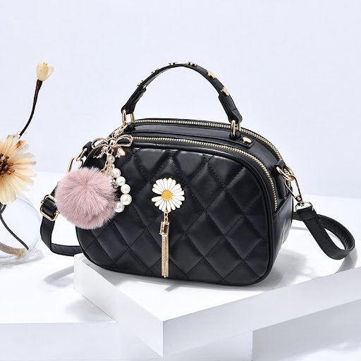 Title 4, New Fashion All-Match Pearl Handbag. A versatil...
