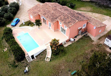 Maison avec piscine et terrasse 8