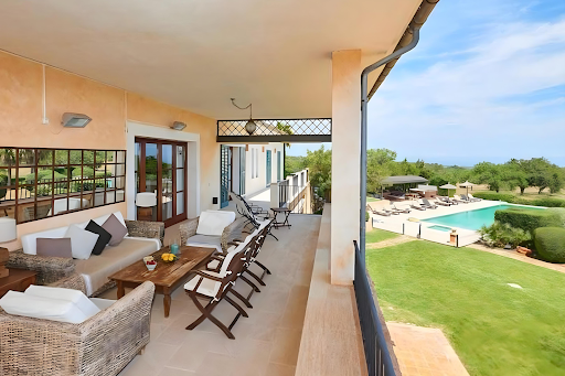 House with pool and garden 4