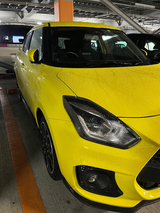 スイフトスポーツの台風13号に負けるな‼️・妻送り迎え。・右目経過観察・オーケー草加舎人店・夕日が綺麗でしたに関するカスタム事例の投稿画像1枚目