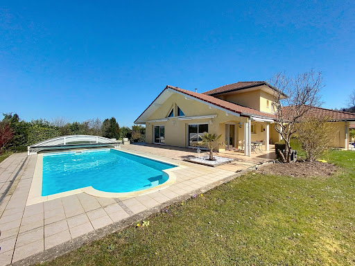 House with pool 1