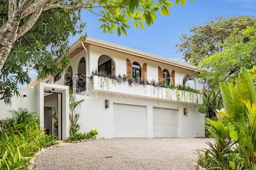 House with garden and terrace 2