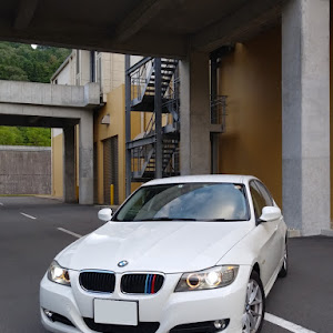 320i