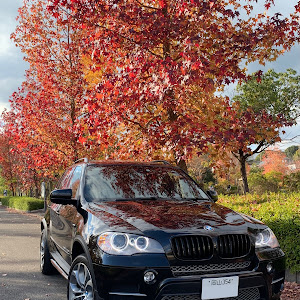 X5 M E70