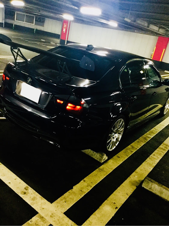 320iの立駐・軽く加工・方向性のわからない車に・bmw320iに関するカスタム事例の投稿画像1枚目